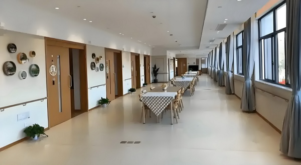 深圳入户多少分能入_演硬汉成名却情路坎坷，8年不敢谈恋爱，遇小10岁的她成宠妻狂魔 却情路坎坷难以而且理解